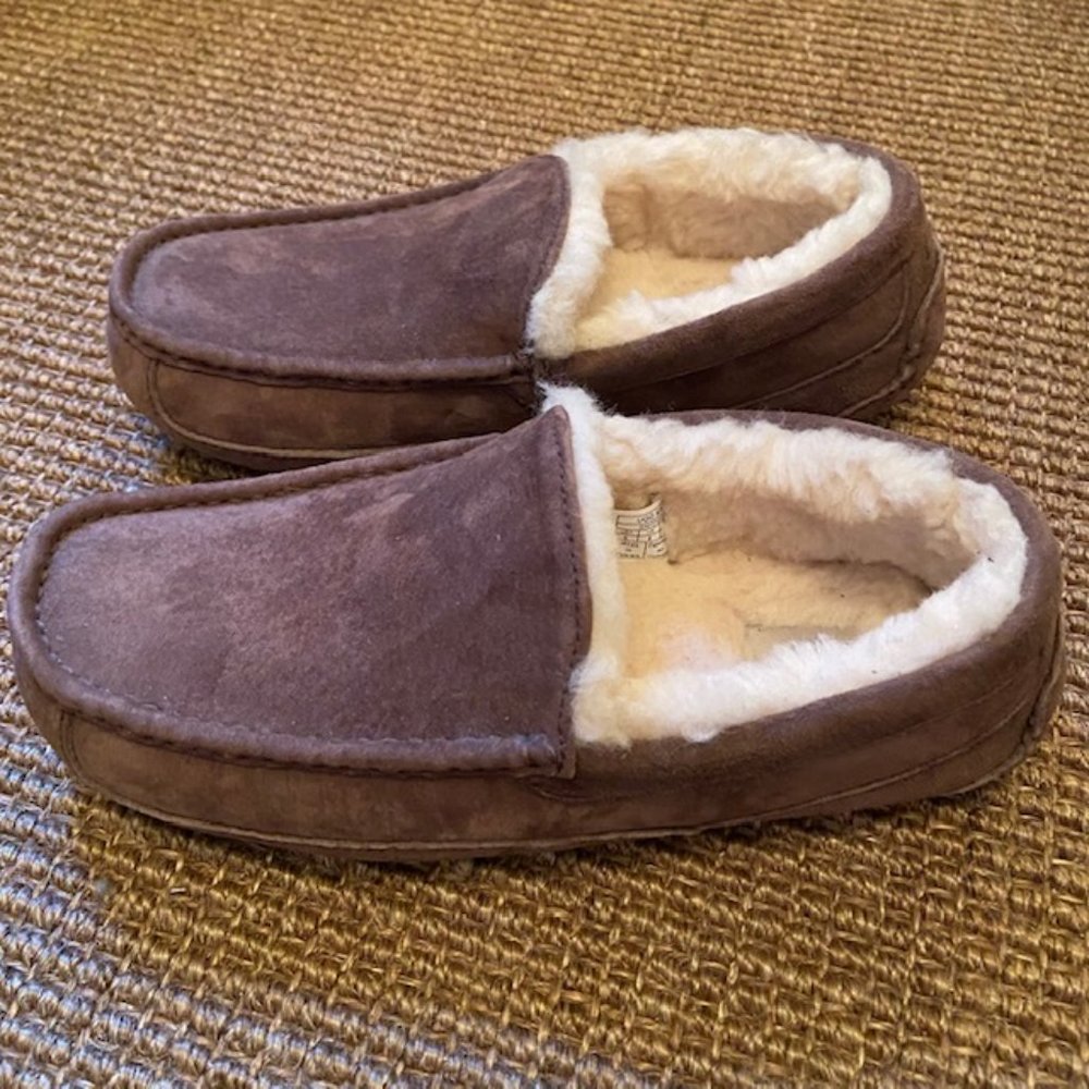UGG Suede Ascot Slippers in Espresso size 9